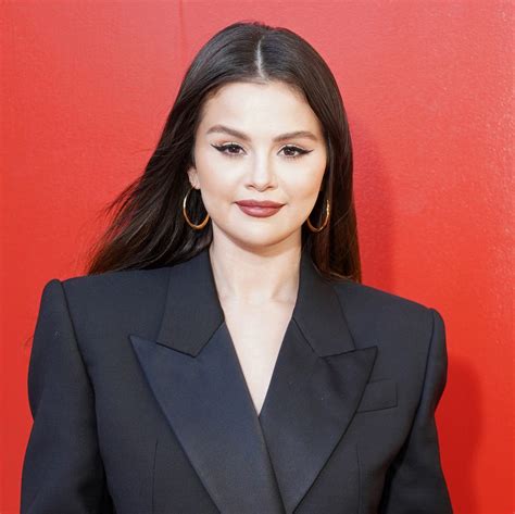Selena Gomez: Biography, Actor, Singer.